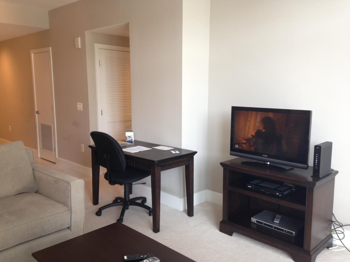 National At Reston Town Center Apartment Exterior photo
